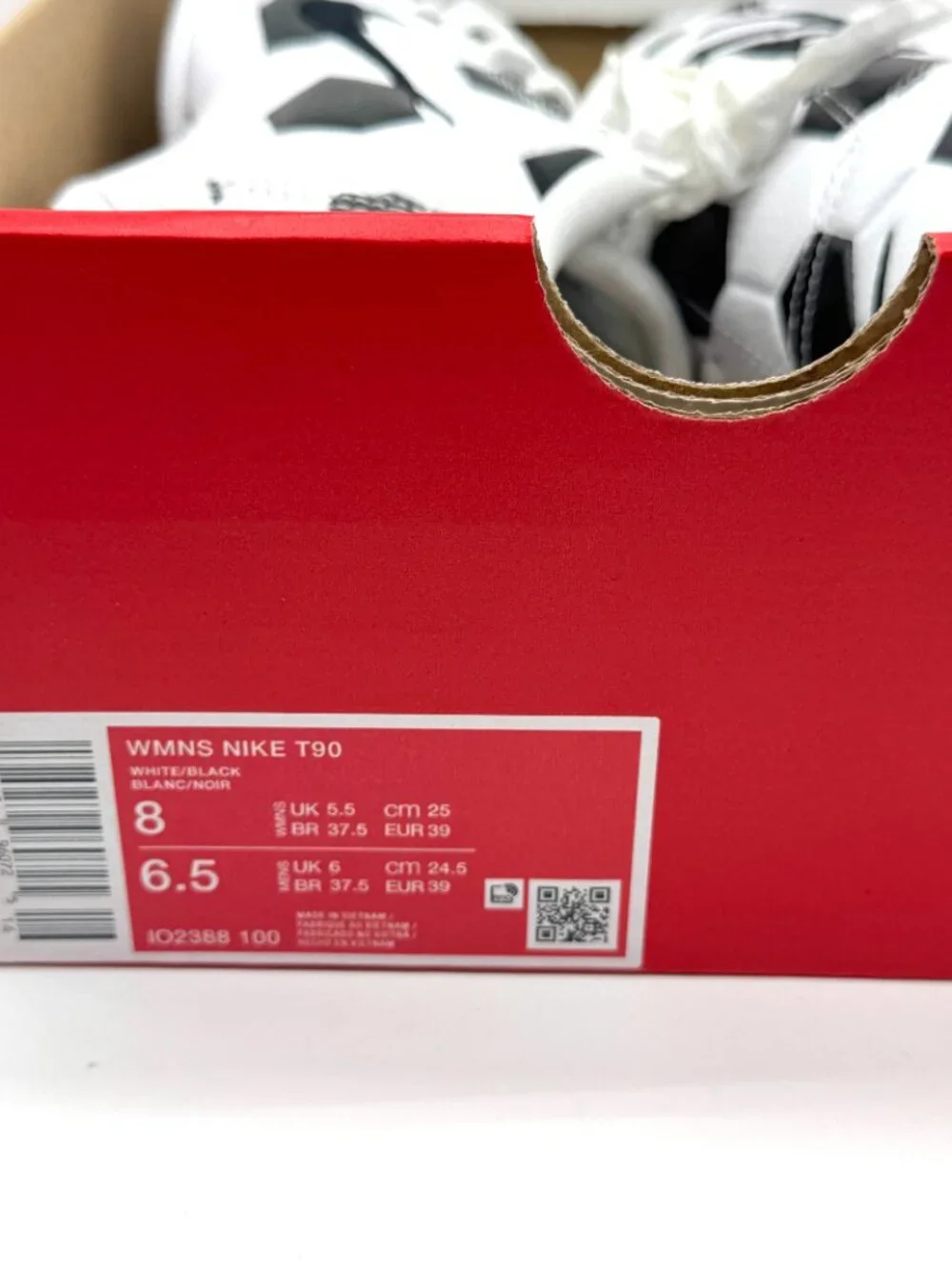 Nike Womens Total 90 Soccer Ball Shoes Black White Sz 8 New IO2388-100